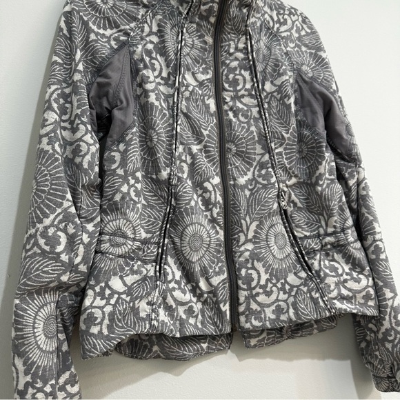 Lululemon Run Travel To Track Jacket Beachy Floral White Gray Size 6 Women’s - Picture 4 of 12